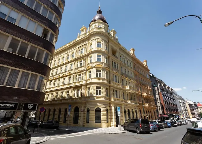Daire Sunlit Studio Near Wenceslas Square By Days *